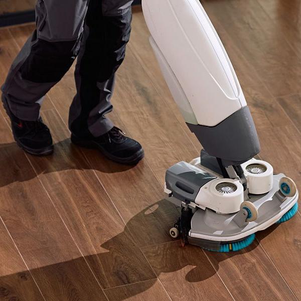 Comment entretenir le parquet de vos bureaux ?